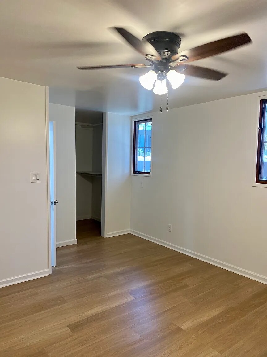 Building Photo - 11921 Hayford St