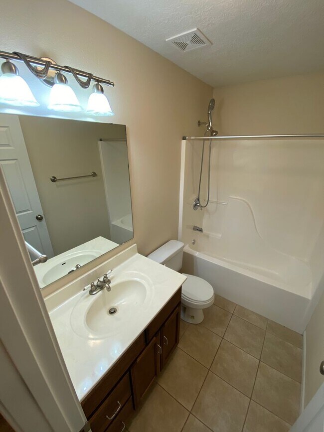 Building Photo - Available November 5, 2024! Call Watson & ...