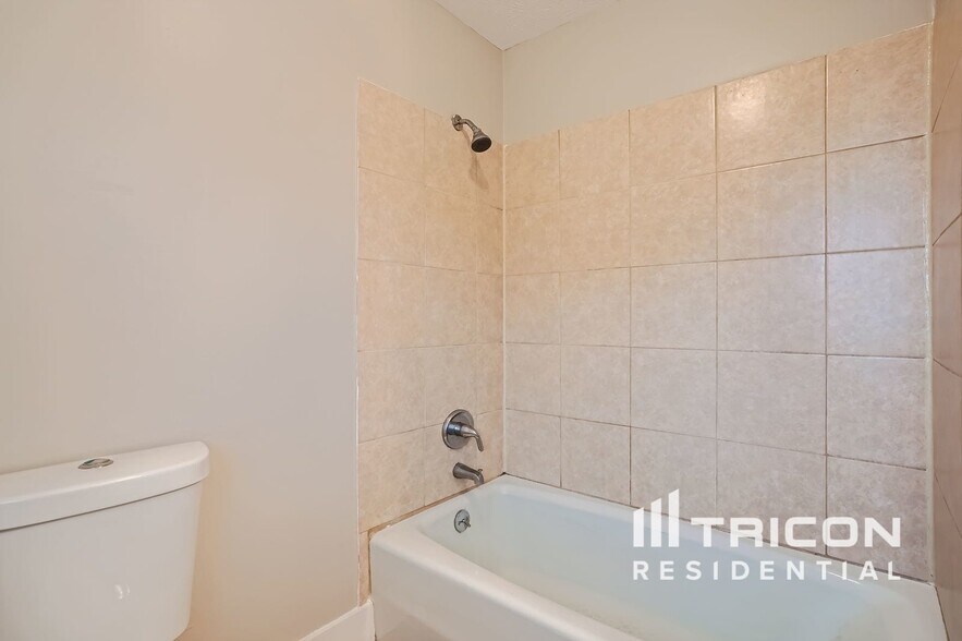 Building Photo - 455 Huntington Dr