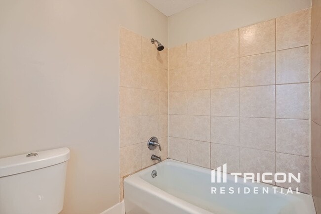 Building Photo - 455 Huntington Dr
