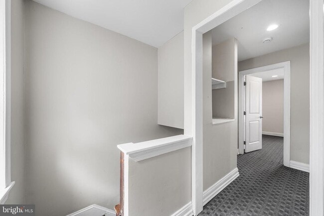 Building Photo - 619 S 42nd St