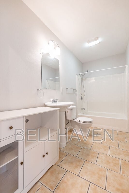 Building Photo - 624 W Fort St