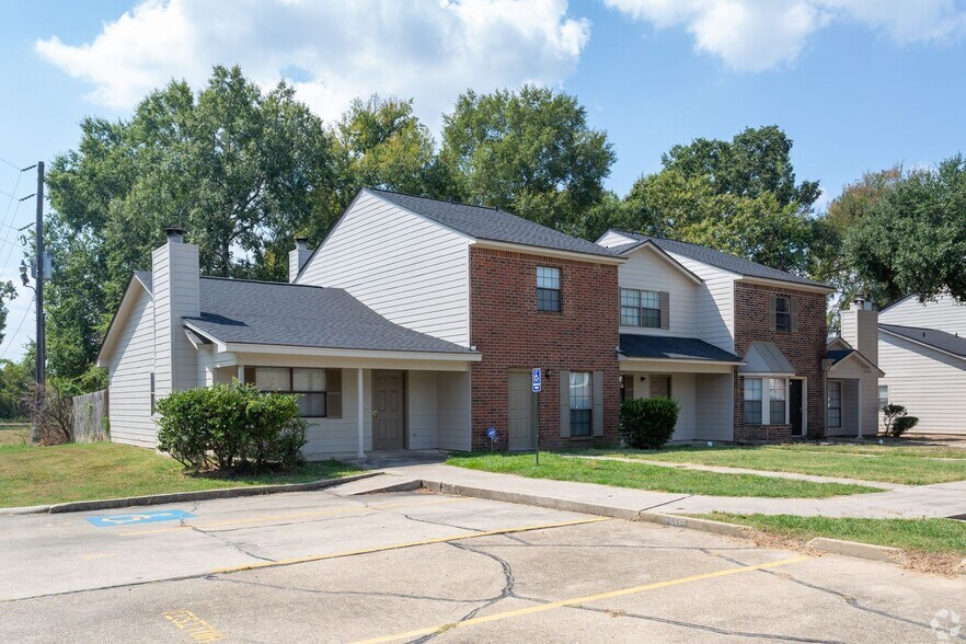 Seasons & Woodale Apartments 323 Woodale Dr Monroe LA 71203