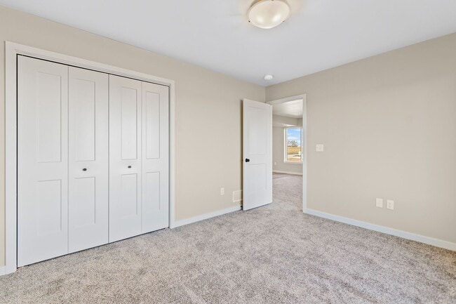 Building Photo - 3 BR Split Foyer