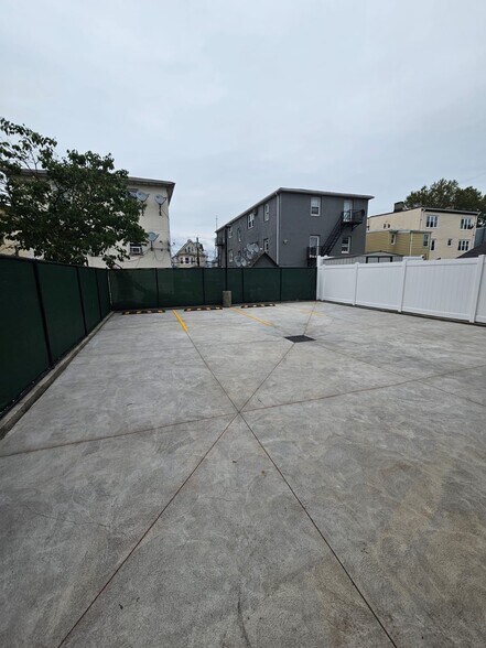 Building Photo - 56 Brill St