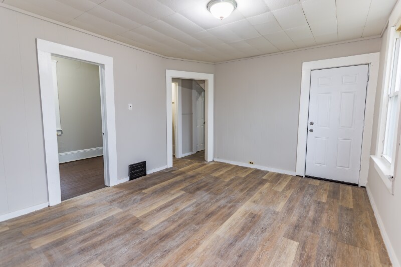 Building Photo - 3862 E 57th St