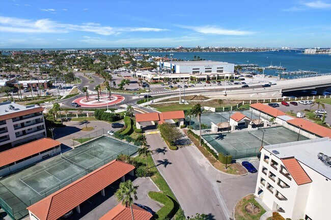Building Photo - Gorgeous Updated Tierra Verde Annual Unfurnished Waterfront Condo 2/2 w/Garage