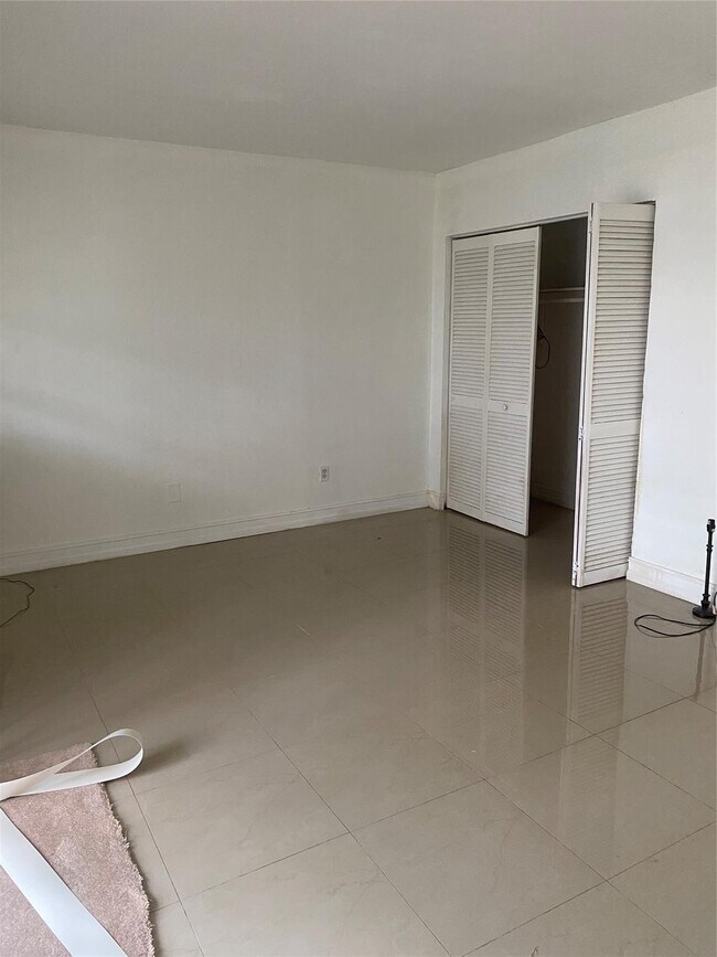 Building Photo - 51 NE 204th St