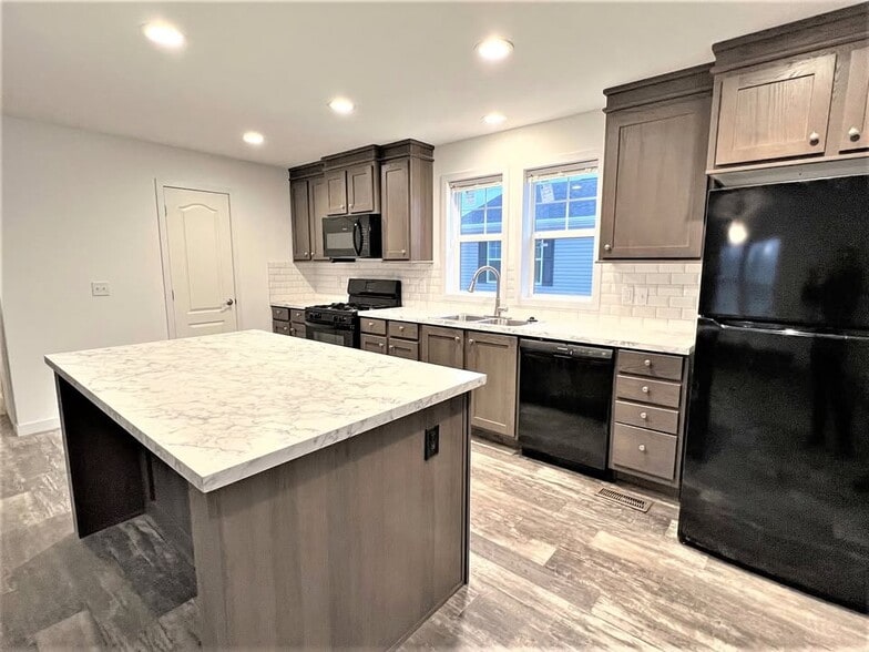 Primary Photo - 17082 Coventry Ln