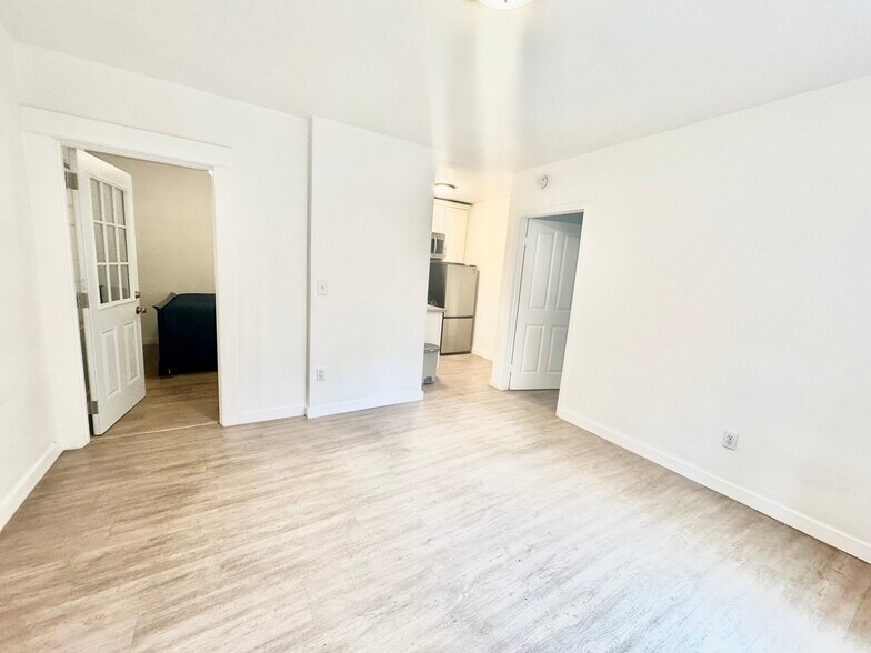 Building Photo - 1110 N Sweetzer Ave