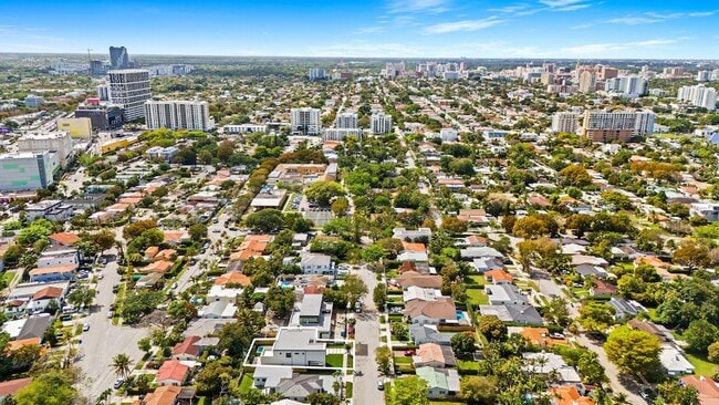 Building Photo - 2324 SW 26th St