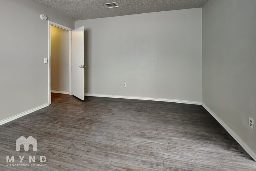 Building Photo - 11837 Garden Terrace Dr