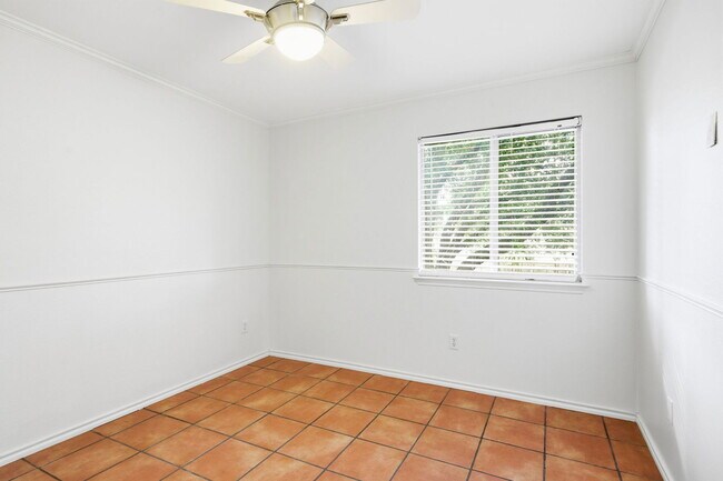 Building Photo - 1202 Sundrop Pl