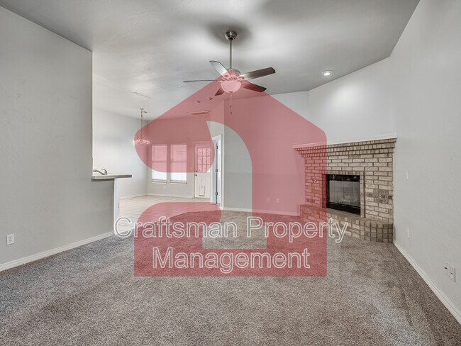 Building Photo - 2707 Silvertree Dr