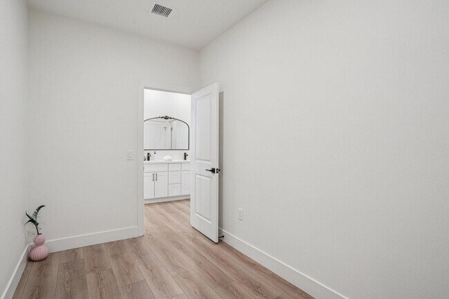 Building Photo - 64382 Spyglass Ave
