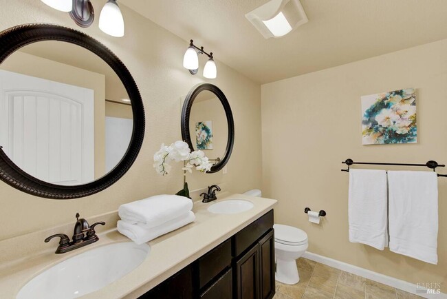 Building Photo - 528 Main St