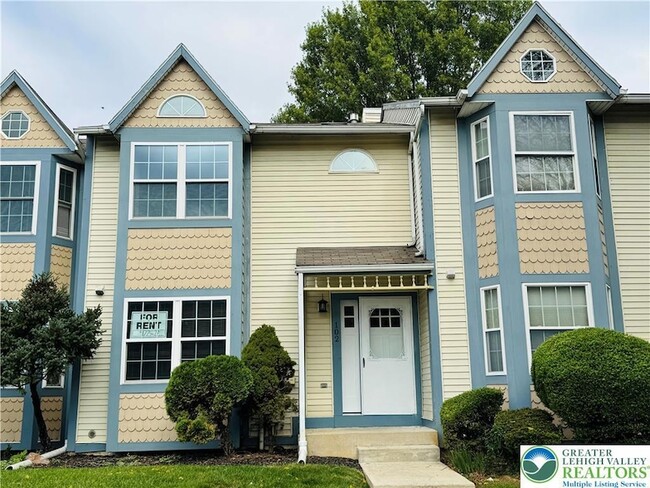 Primary Photo - 102 Quaker Dr