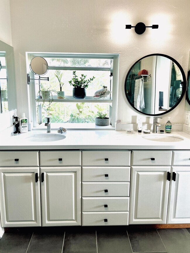 Building Photo - 11935 Sapota Dr