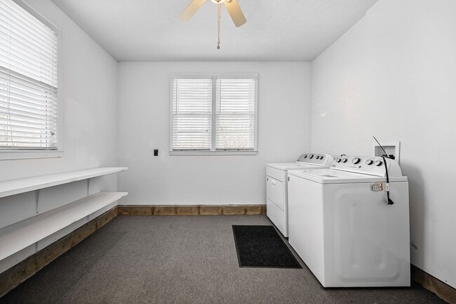 Building Photo - Renovated 3 Bedroom Pet Friendly Home For Rent!