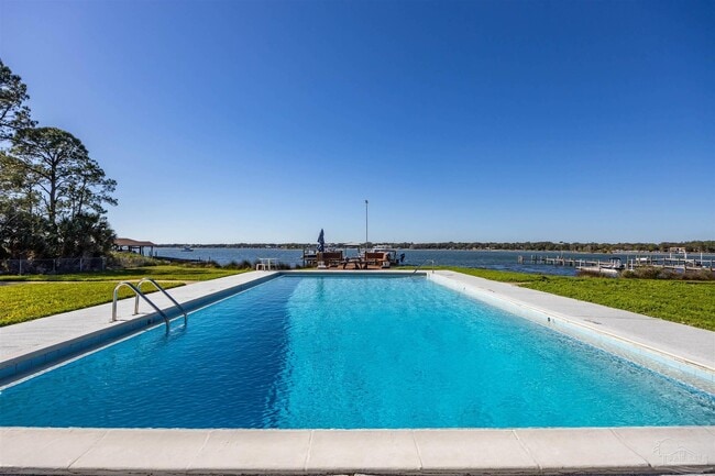 Building Photo - 14180 River Rd