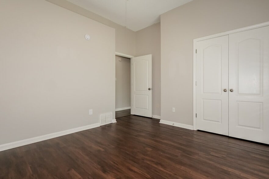 Building Photo - 6391 Braybourne Main