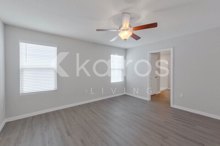 Building Photo - 8644 SW 44th Ct