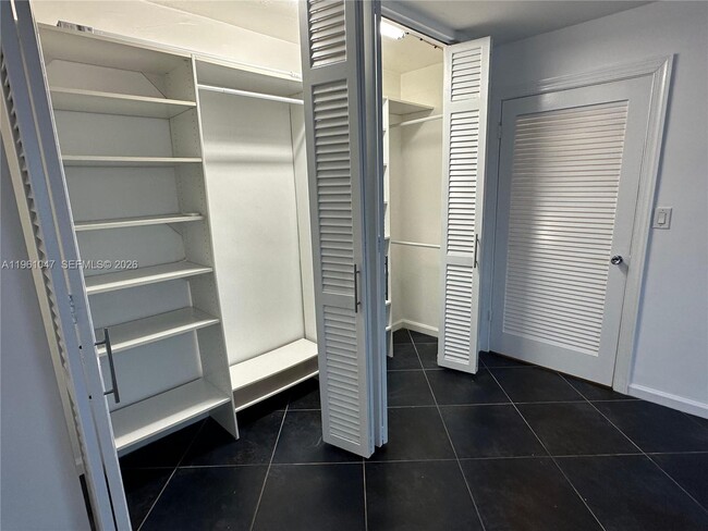 Building Photo - 11960 NE 19th Dr