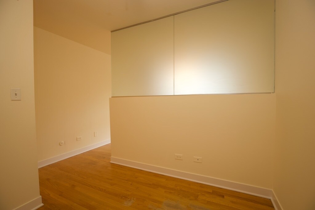 Building Photo - 675 W Wrightwood Ave