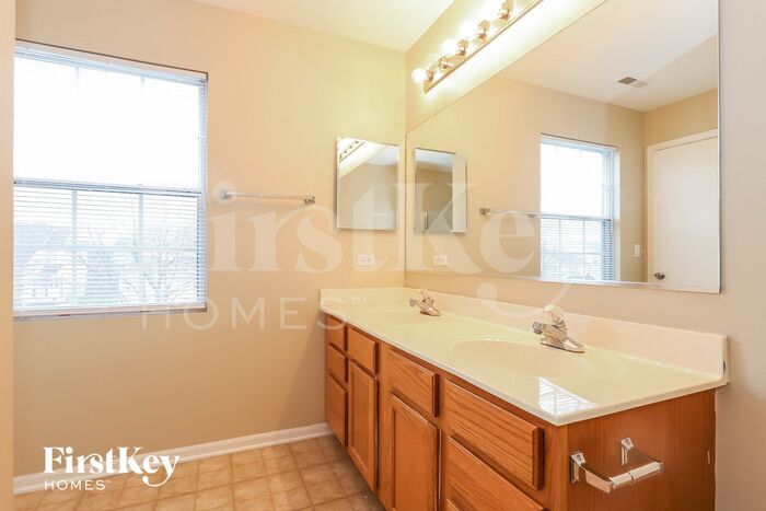 Building Photo - 454 Bluebird Dr
