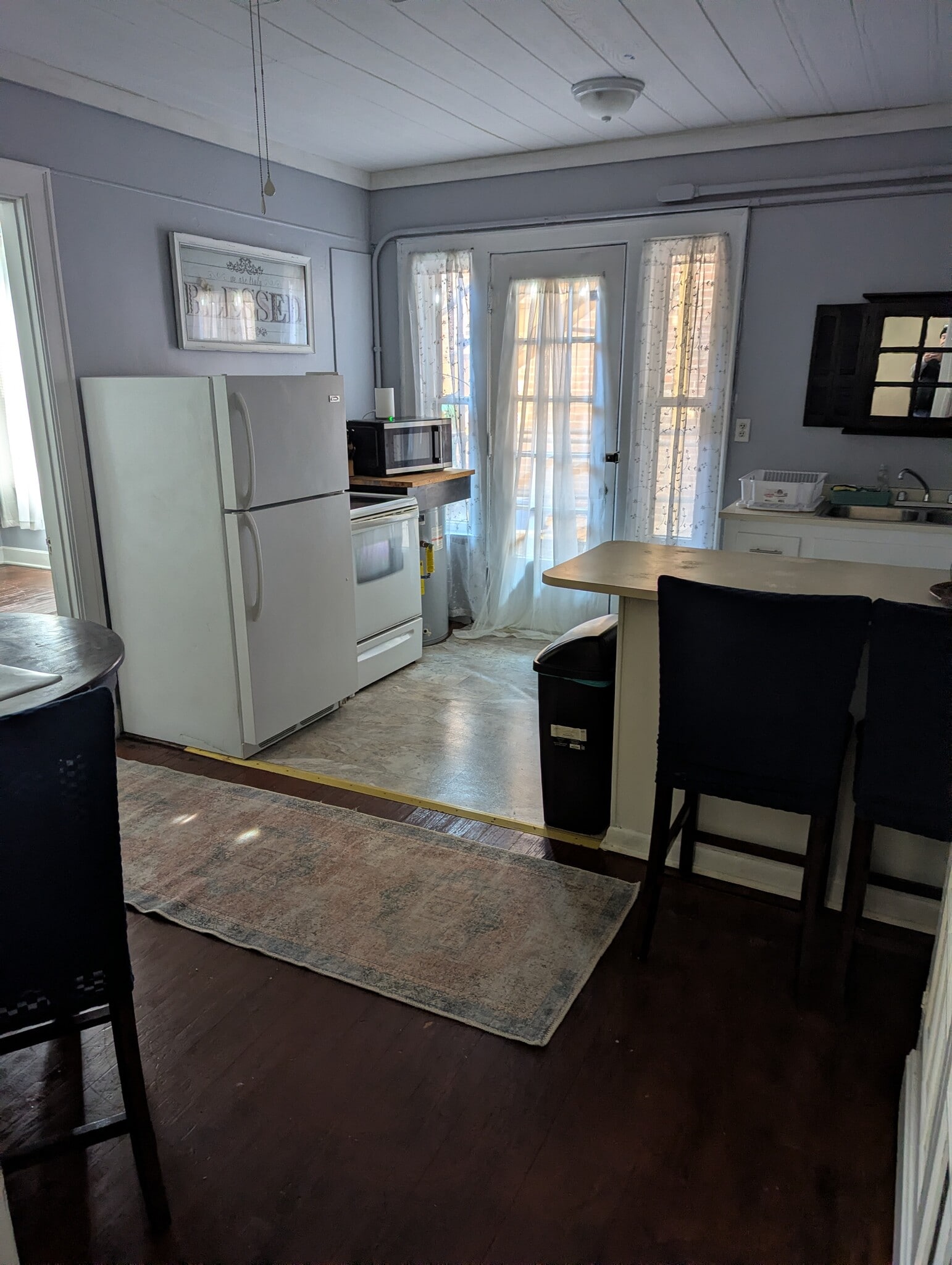 Building Photo - 208 Sutton St