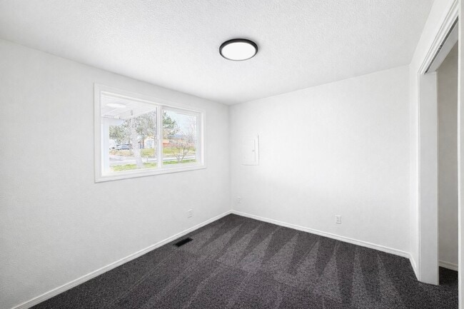 Building Photo - Fox Ridge