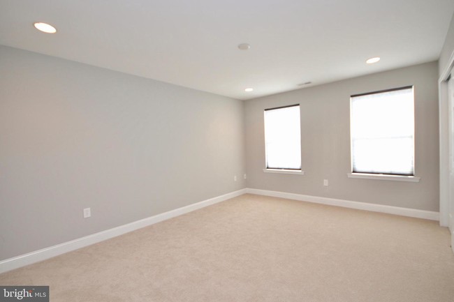 Building Photo - 601 Lexington Mews