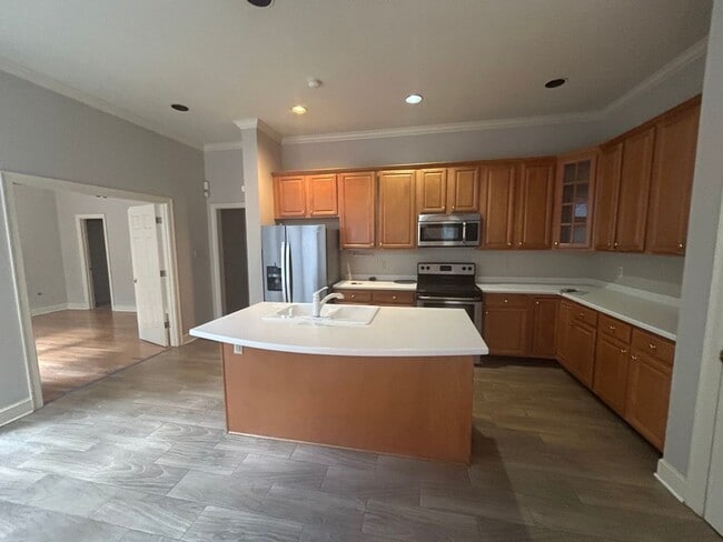 Building Photo - Great Location, close to Everything Harbor Town. Overlooks pond Beautiful view!  Pets allowed wit...