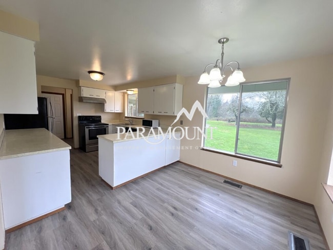 Building Photo - Tucked Away Upper 2 Bedroom Duplex in Port Orchard