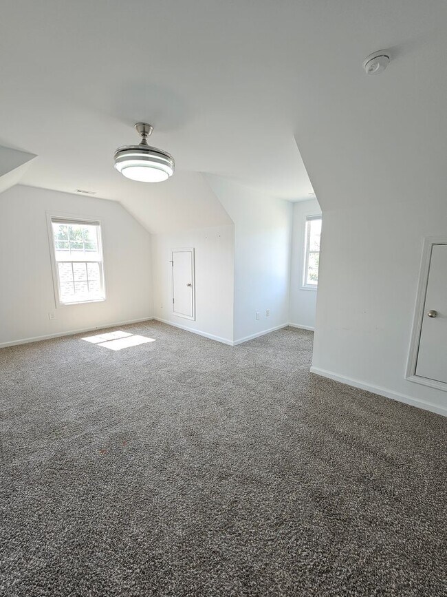 Building Photo - Updated 4Bed, 2.5 Bath in Jacksonville!
