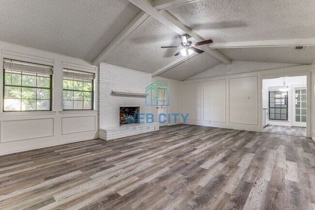 Building Photo - 212 Harris Dr