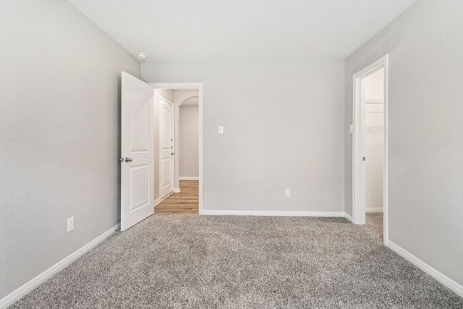 Building Photo - 516 Trinity Trl