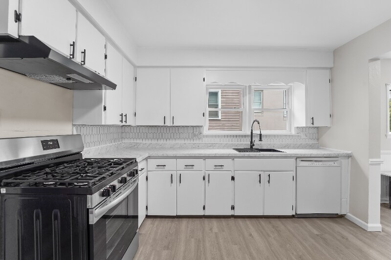 Building Photo - 108 Robble Ave