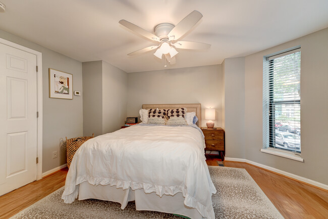 King or Queen-Sized Bed fits in 2nd Master Bedroom! - 1124 25th St NW