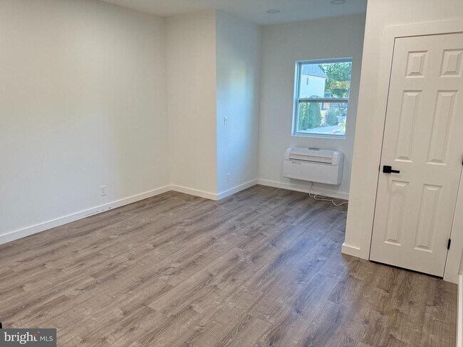 Building Photo - 6366 Rogers Ave