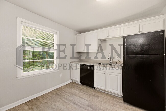 Building Photo - 1126 Silverdale Ct