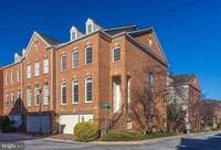 Building Photo - 701 Fitzhugh Way