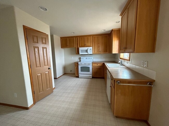 Building Photo - Beautiful Single Family Home