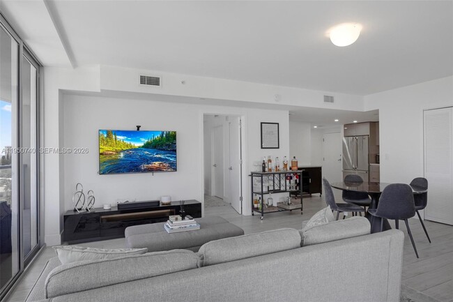 Building Photo - 13800 Highland Dr