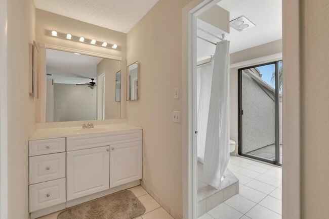 Building Photo - 6732 Canary Palm Cir