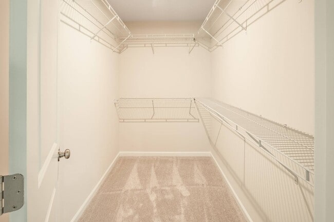 Building Photo - 421 Midland Pnes Dr