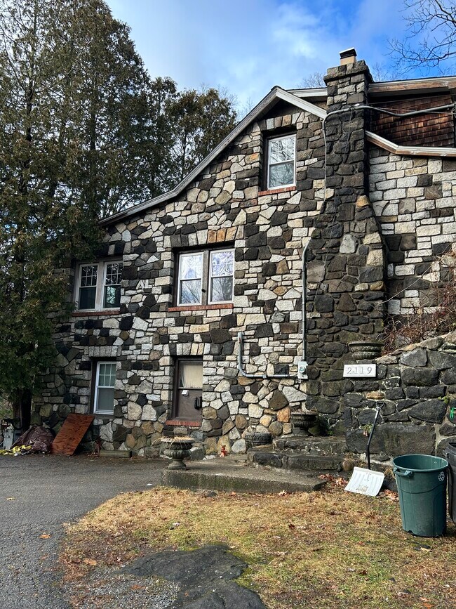 Building Photo - 2119 Maple Ave