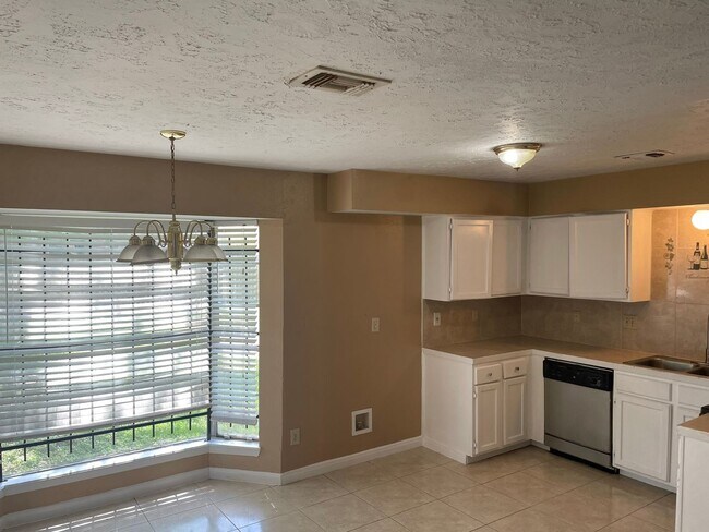 Building Photo - 13411 Boonway Dr