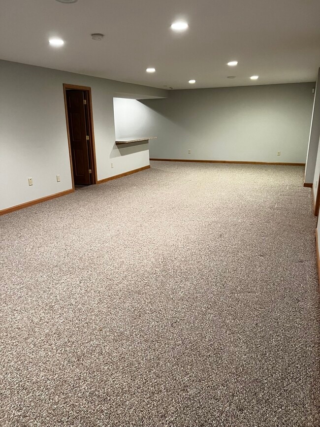 Building Photo - 1129 Golf Ct