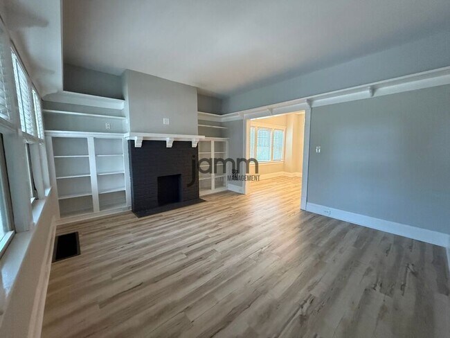 Building Photo - 1441 W 58th St